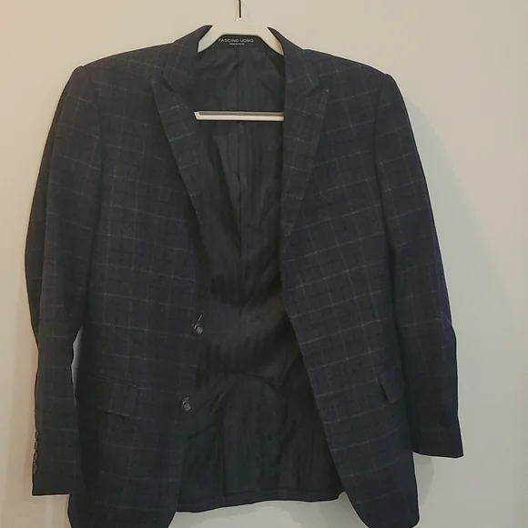 Suit - Picture 6 of 13